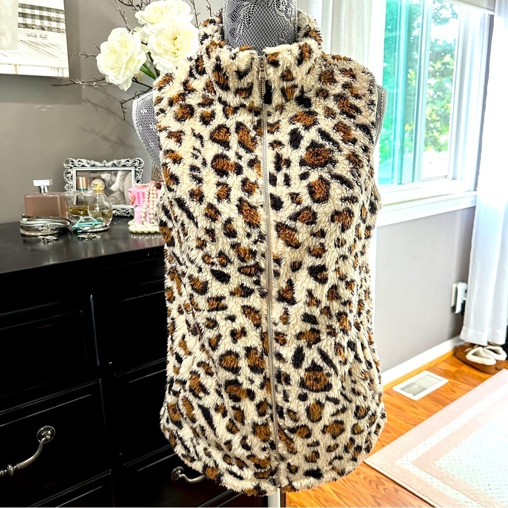 Lomon Leopard Print Faux Fur Fuzzy Zip Vest – Size Medium - Picture 2 of 16